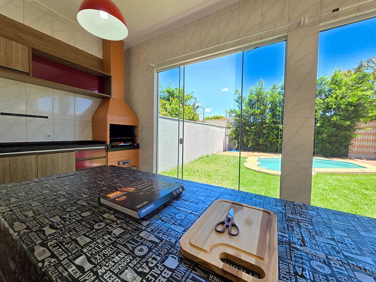 Casa 3 quartos piscina e churrasqueira prox Centro