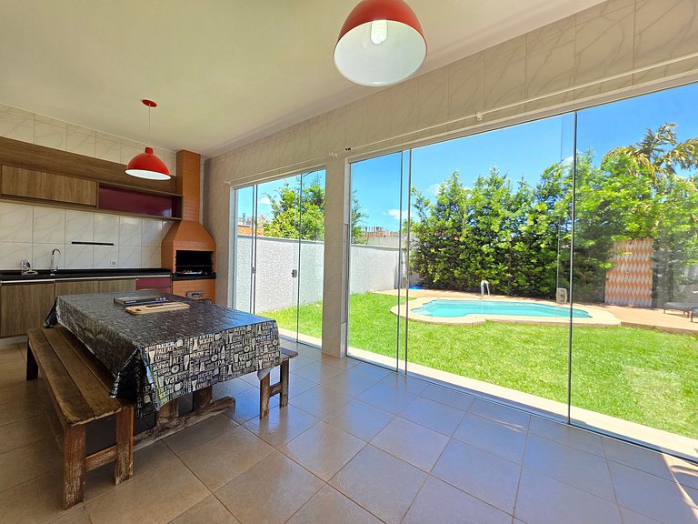 Casa 3 quartos piscina e churrasqueira prox Centro
