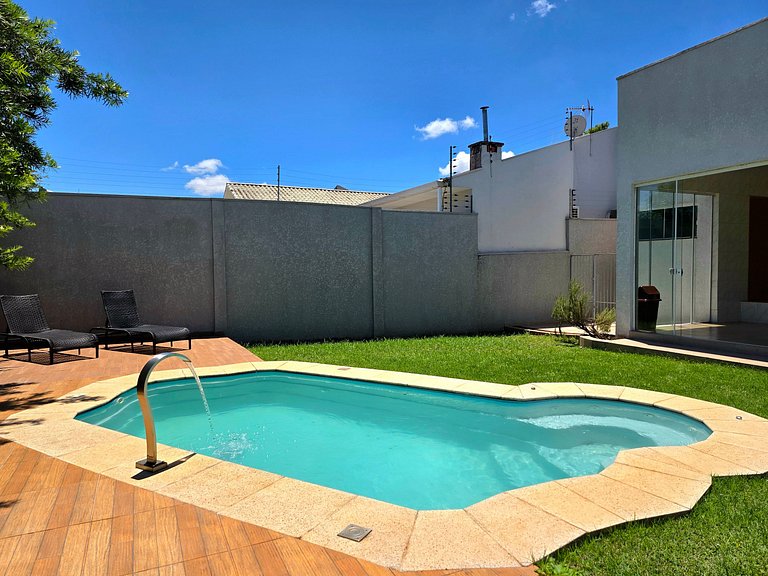 Casa 3 quartos piscina e churrasqueira prox Centro