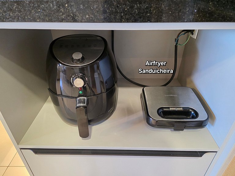 Flat novo e moderno, 4 pessoas ao lado do Paraguai