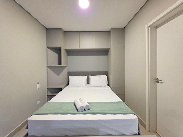 Flat novo e moderno, 4 pessoas ao lado do Paraguai