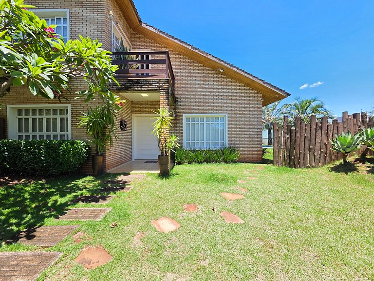 Casa em Área Nobre Piscina com Sauna prox Centro