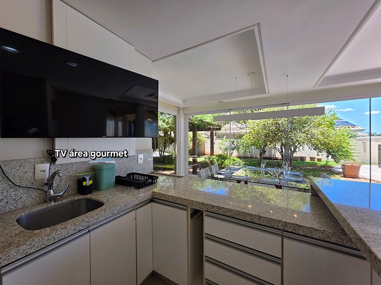 Casa em Área Nobre Piscina com Sauna prox Centro