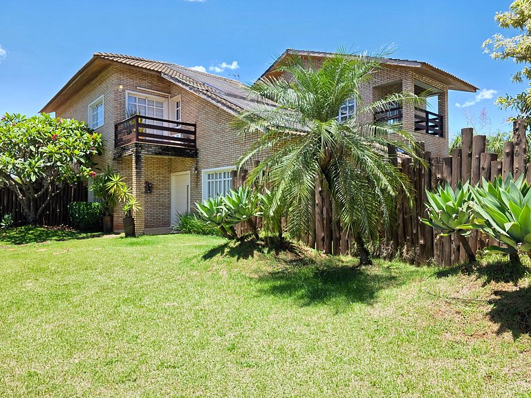 Casa em Área Nobre Piscina com Sauna prox Centro