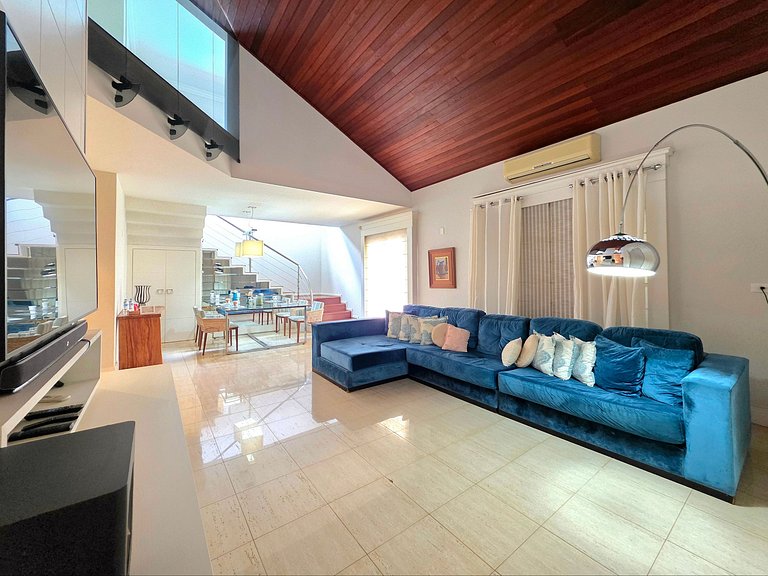 Casa em Área Nobre Piscina com Sauna prox Centro