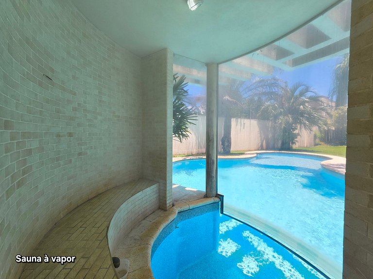 Casa em Área Nobre Piscina com Sauna prox Centro