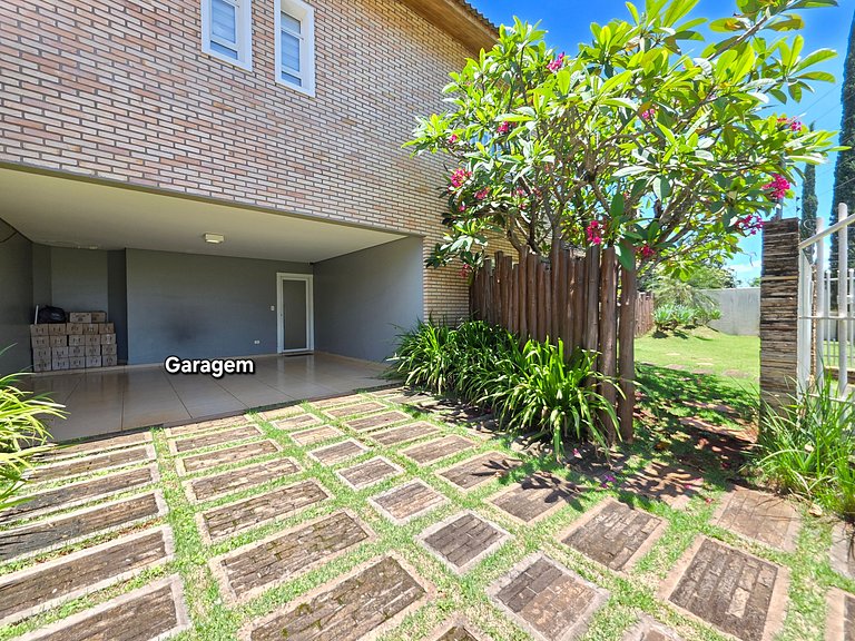 Casa em Área Nobre Piscina com Sauna prox Centro