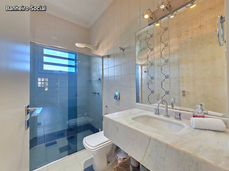 Casa em Área Nobre Piscina com Sauna prox Centro