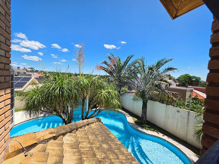 Casa em Área Nobre Piscina com Sauna prox Centro