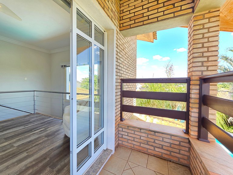 Casa em Área Nobre Piscina com Sauna prox Centro