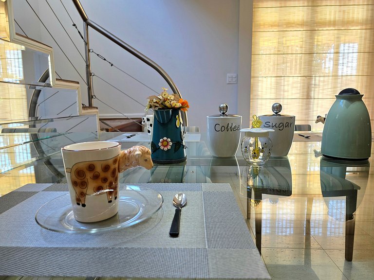 Casa em Área Nobre Piscina com Sauna prox Centro