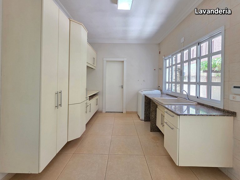 Casa em Área Nobre Piscina com Sauna prox Centro