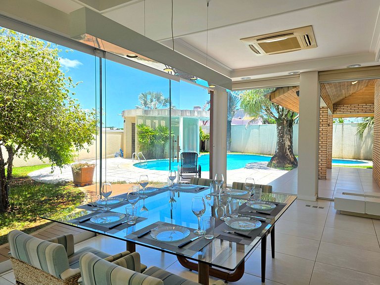 Casa em Área Nobre Piscina com Sauna prox Centro