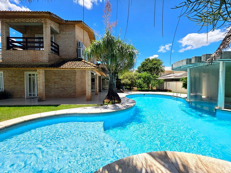 Casa em Área Nobre Piscina com Sauna prox Centro