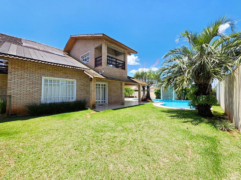 Casa em Área Nobre Piscina com Sauna prox Centro
