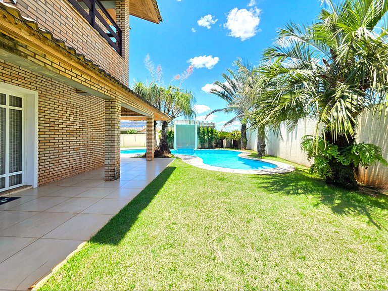 Casa em Área Nobre Piscina com Sauna prox Centro