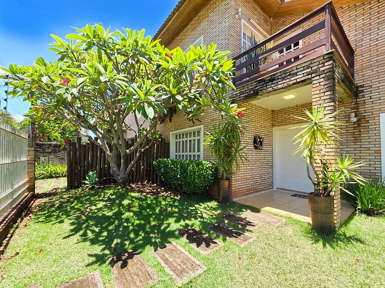 Casa em Área Nobre Piscina com Sauna prox Centro