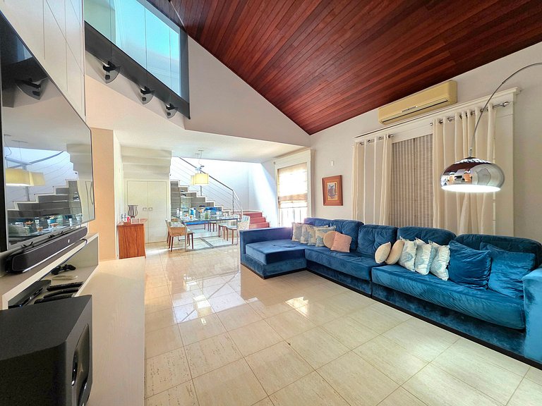 Casa em Área Nobre Piscina com Sauna prox Centro