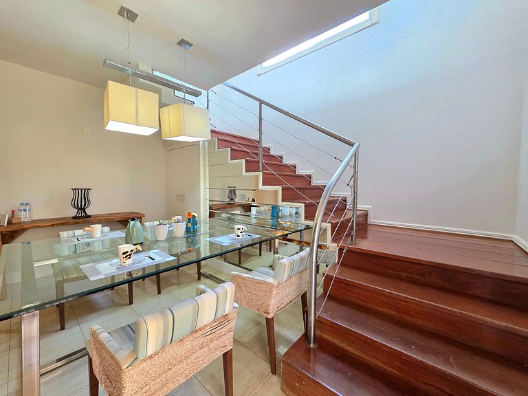 Casa em Área Nobre Piscina com Sauna prox Centro