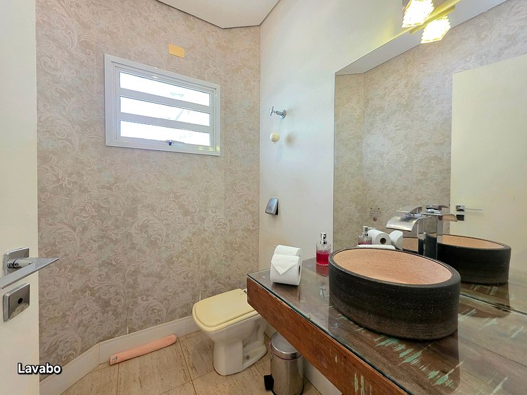 Casa em Área Nobre Piscina com Sauna prox Centro