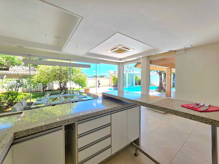 Casa em Área Nobre Piscina com Sauna prox Centro