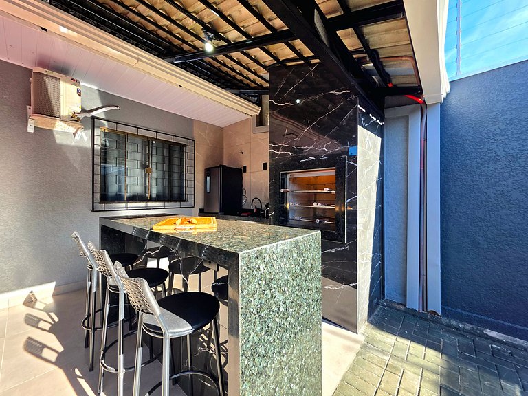 Casa 3 Quartos Churrasqueira com Sinuca prox PY