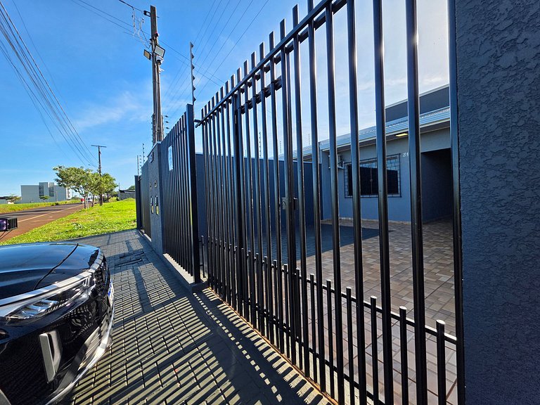 Casa 3 Quartos Churrasqueira com Sinuca prox PY