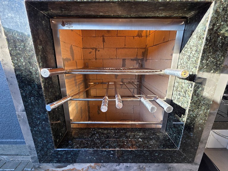 Casa 3 Quartos Churrasqueira com Sinuca prox PY