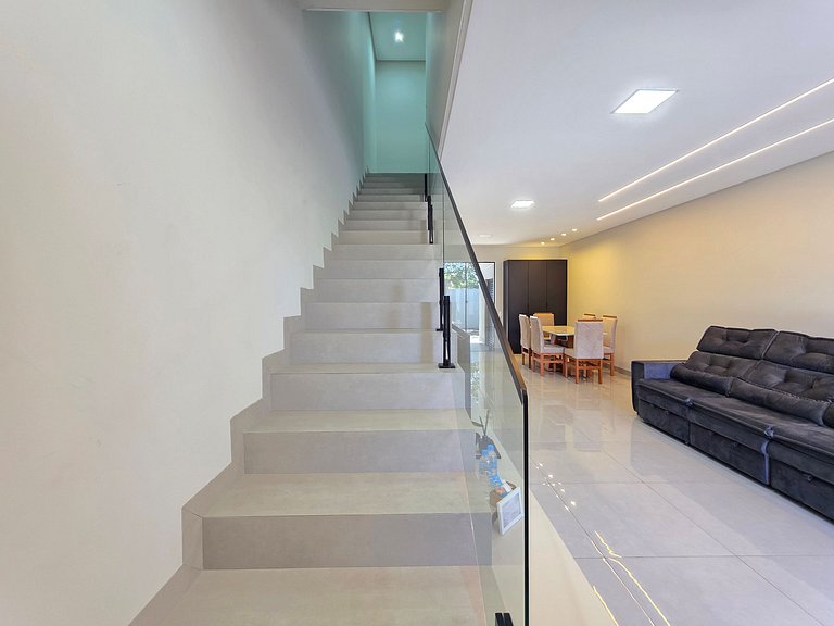 Sobrado novíssimo 3 quartos prox Centro e PY