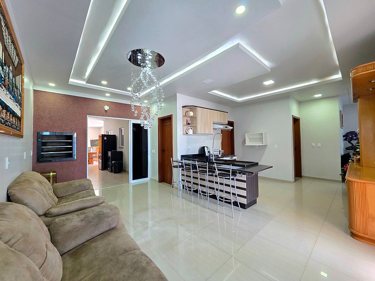 Linda Casa 2 Suítes + 2 Quartos 15 min Centro