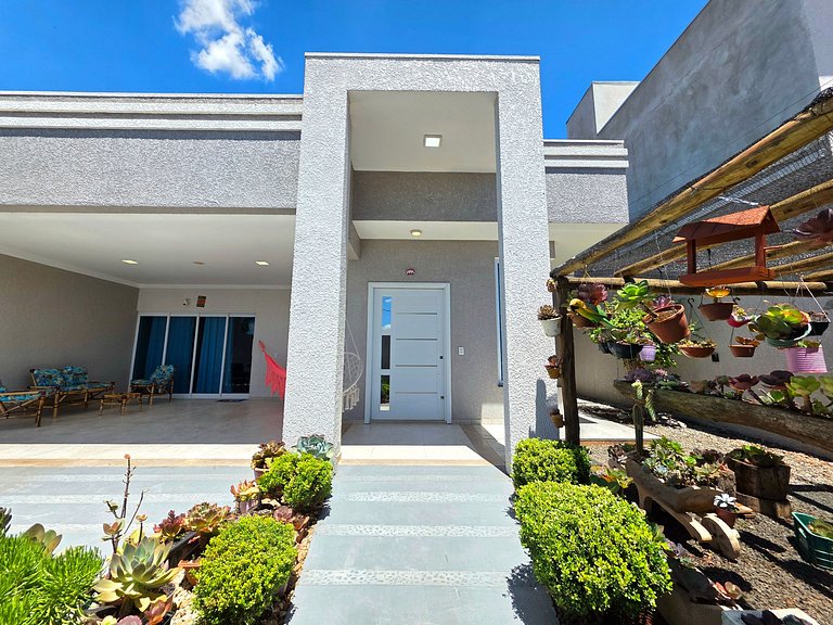 Linda Casa 2 Suítes + 2 Quartos 15 min Centro