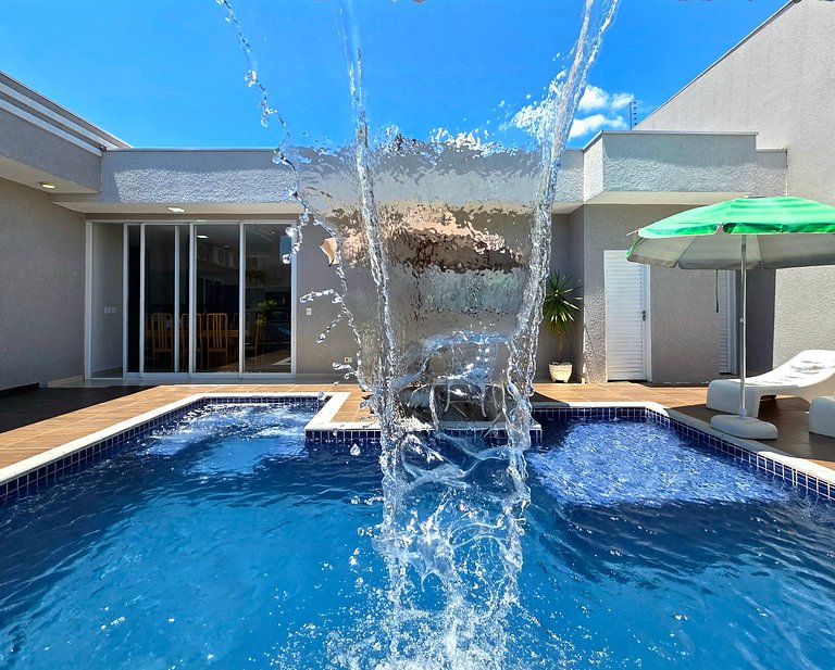 Linda Casa 2 Suítes + 2 Quartos 15 min Centro