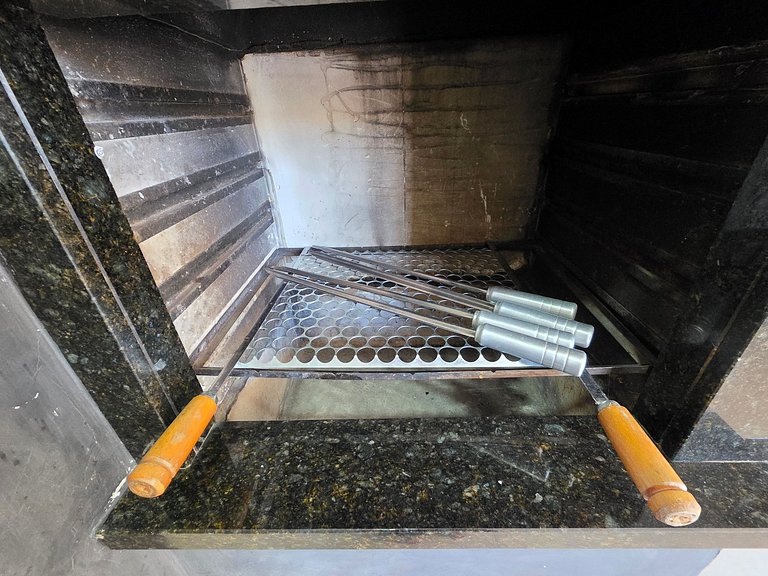 Linda Casa 2 Suítes + 2 Quartos 15 min Centro