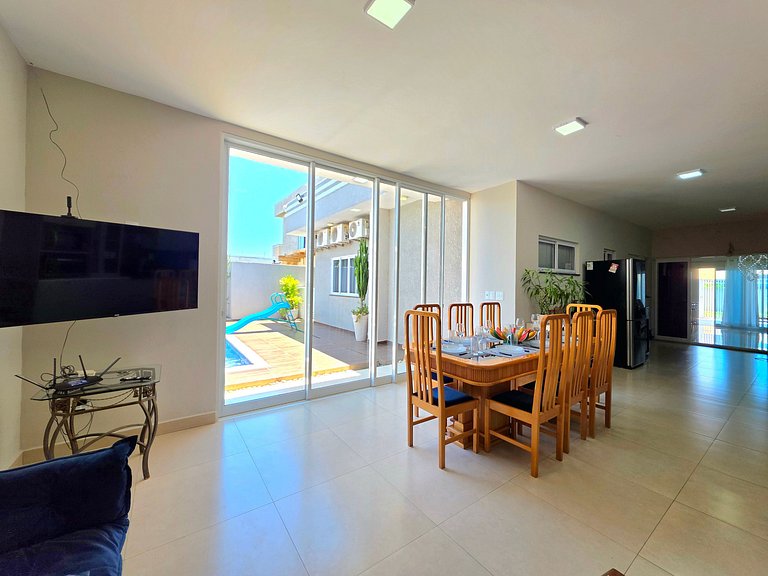 Linda Casa 2 Suítes + 2 Quartos 15 min Centro