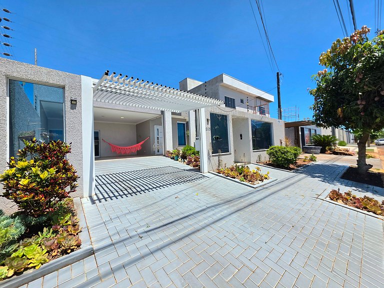 Linda Casa 2 Suítes + 2 Quartos 15 min Centro