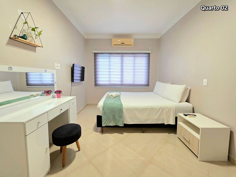 Casa 2 suítes e 2 quartos, piscina 10min centro