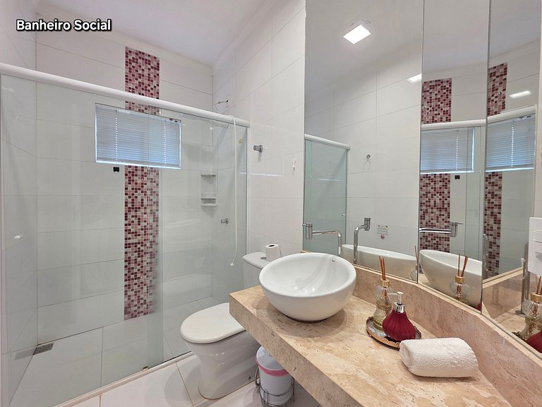 Casa 2 suítes e 2 quartos, piscina 10min centro