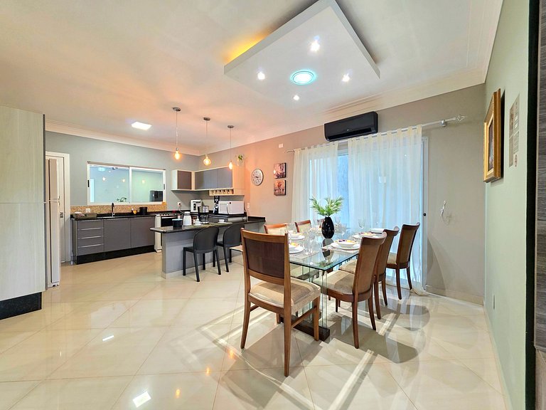 Casa 2 suítes e 2 quartos, piscina 10min centro