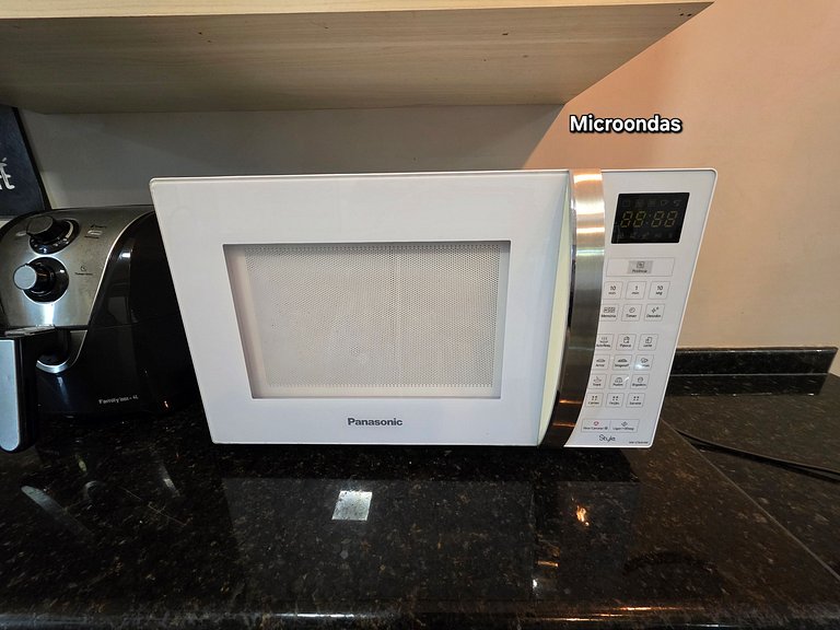 Casa 2 suítes e 2 quartos, piscina 10min centro