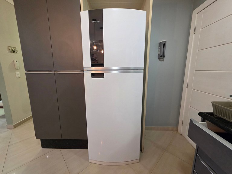 Casa 2 suítes e 2 quartos, piscina 10min centro