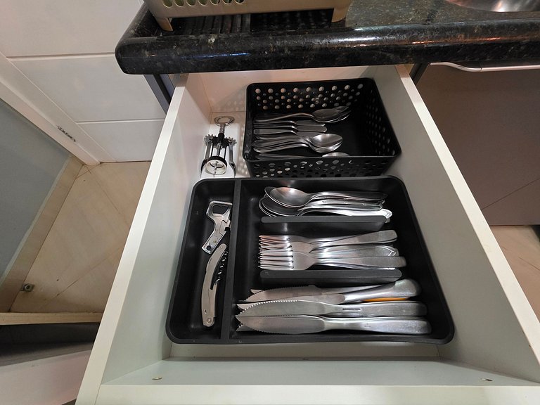 Casa 2 suítes e 2 quartos, piscina 10min centro