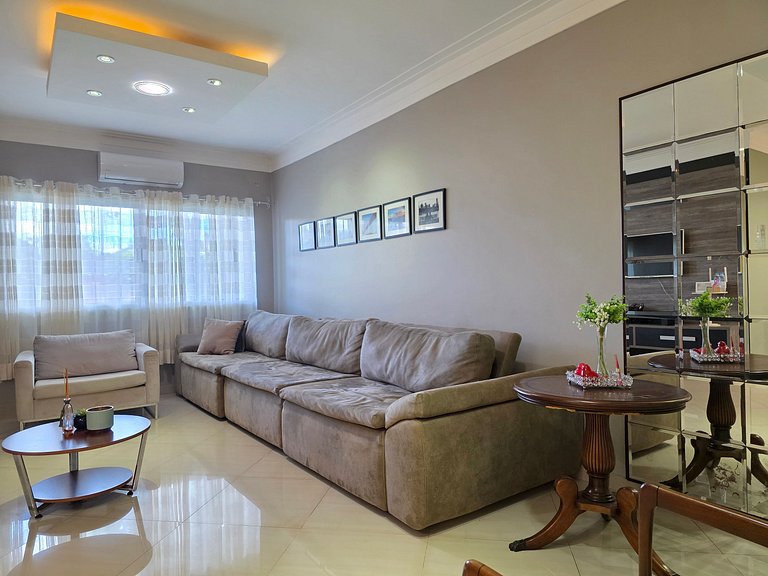 Casa 2 suítes e 2 quartos, piscina 10min centro