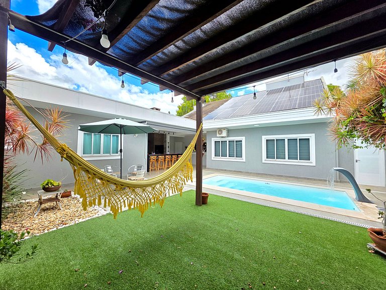 Casa 2 suítes e 2 quartos, piscina 10min centro