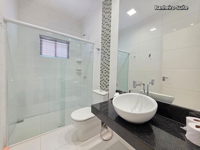 Casa 2 suítes e 2 quartos, piscina 10min centro