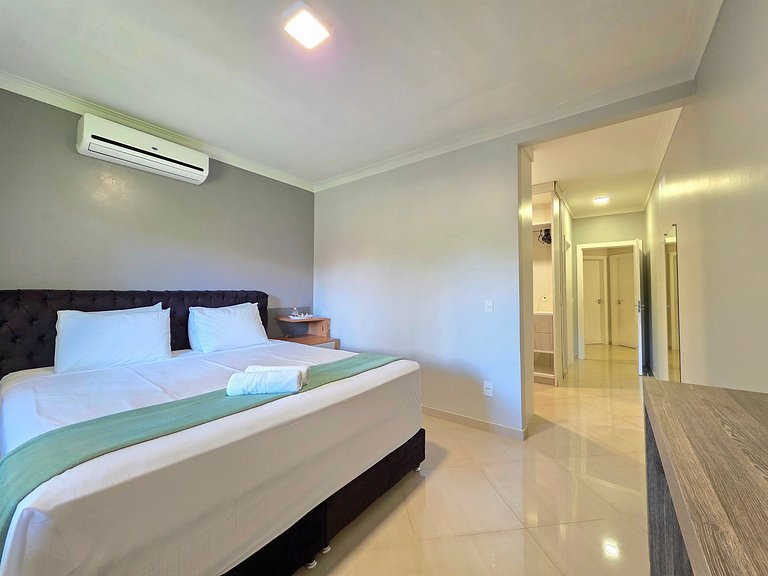 Casa 2 suítes e 2 quartos, piscina 10min centro