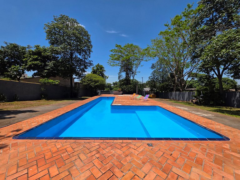 Casa quintal amplo piscina 5 minutos do Paraguai