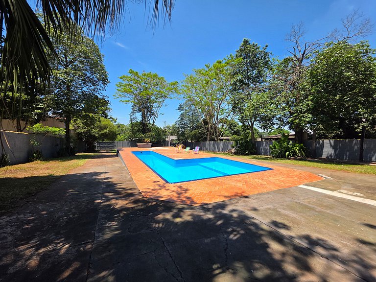 Casa quintal amplo piscina 5 minutos do Paraguai