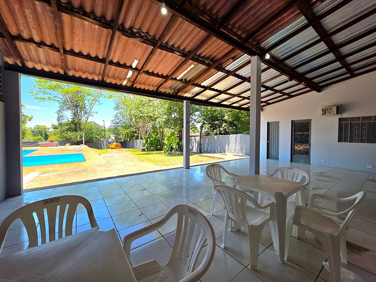 Casa quintal amplo piscina 5 minutos do Paraguai