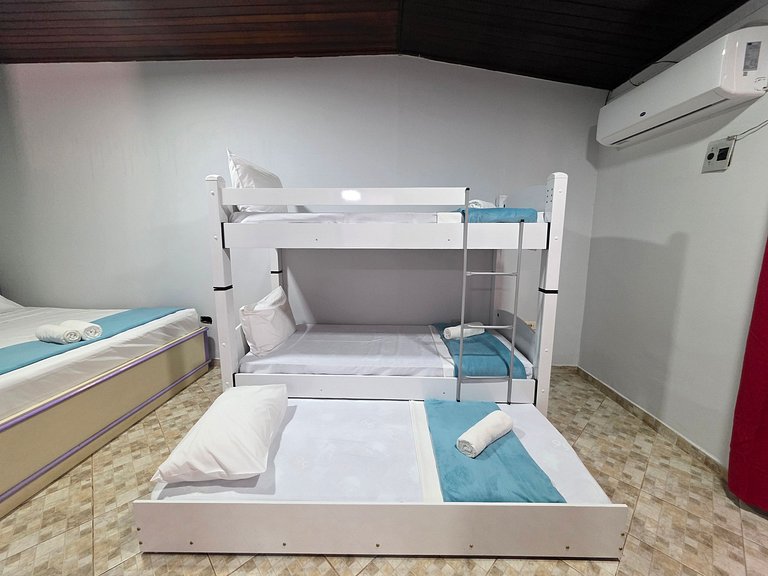 Casa quintal amplo piscina 5 minutos do Paraguai