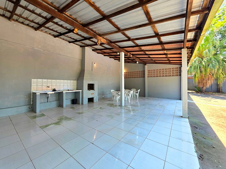 Casa quintal amplo piscina 5 minutos do Paraguai